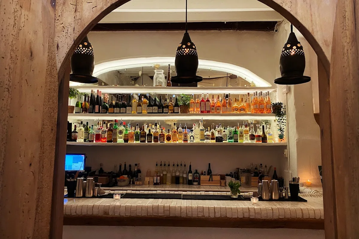 BISHOP WINE STUDIO