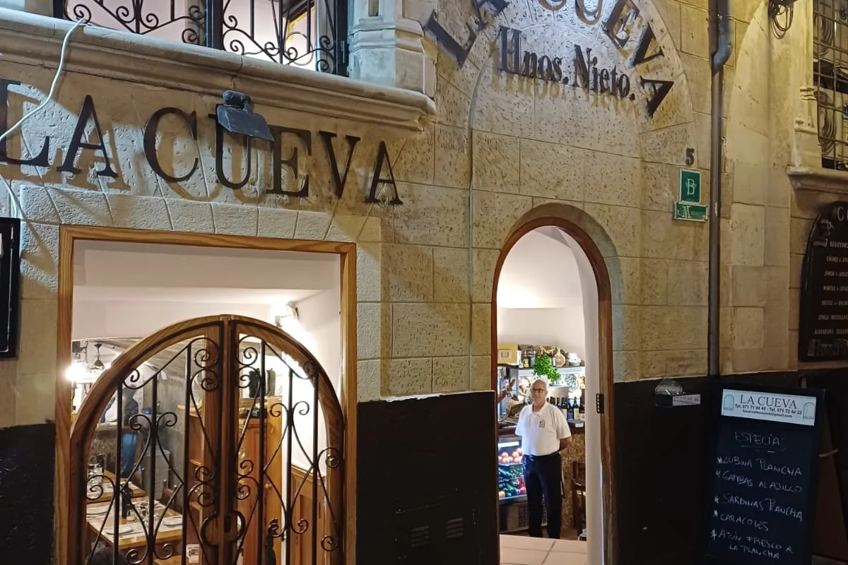 LA CUEVA