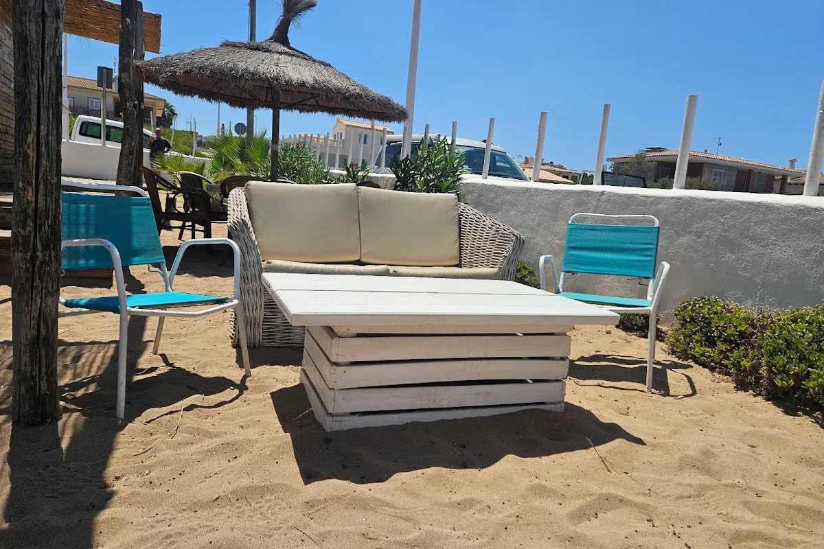 MOOMBA BEACH CAFE