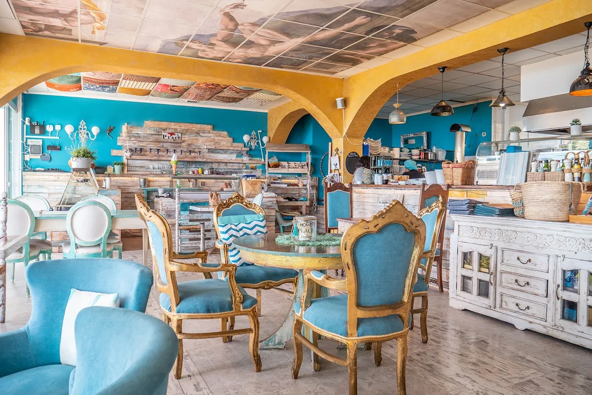 SON MOLL LOUNGE