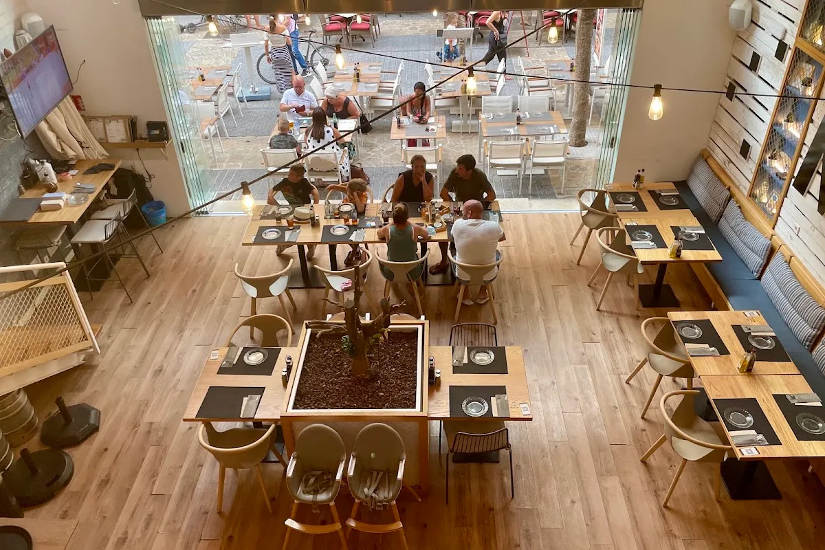 MOoN Bar&Restaurant