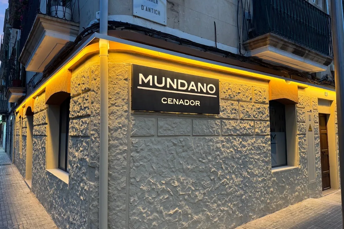 MUNDANO CENADOR