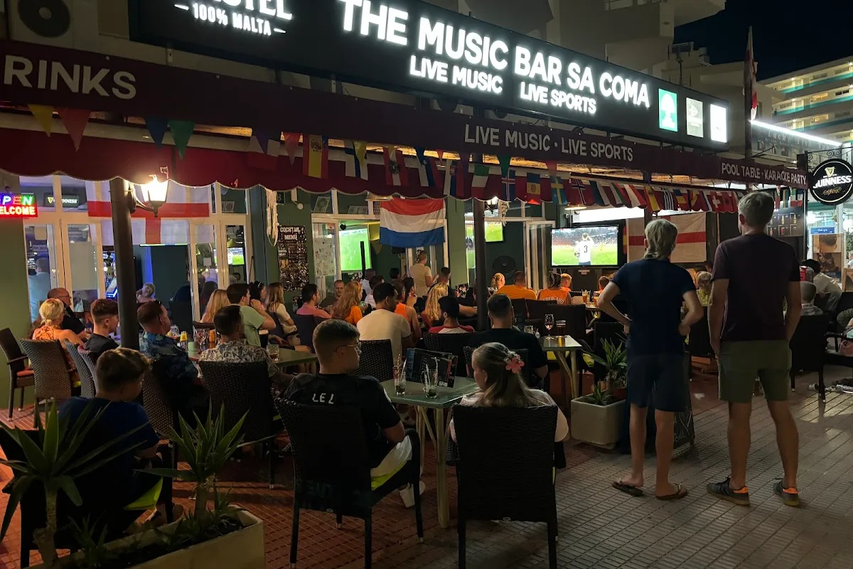 THE MUSIC BAR