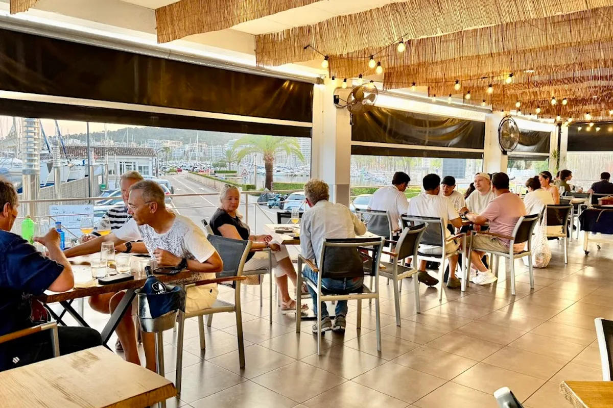 LA CANTINA